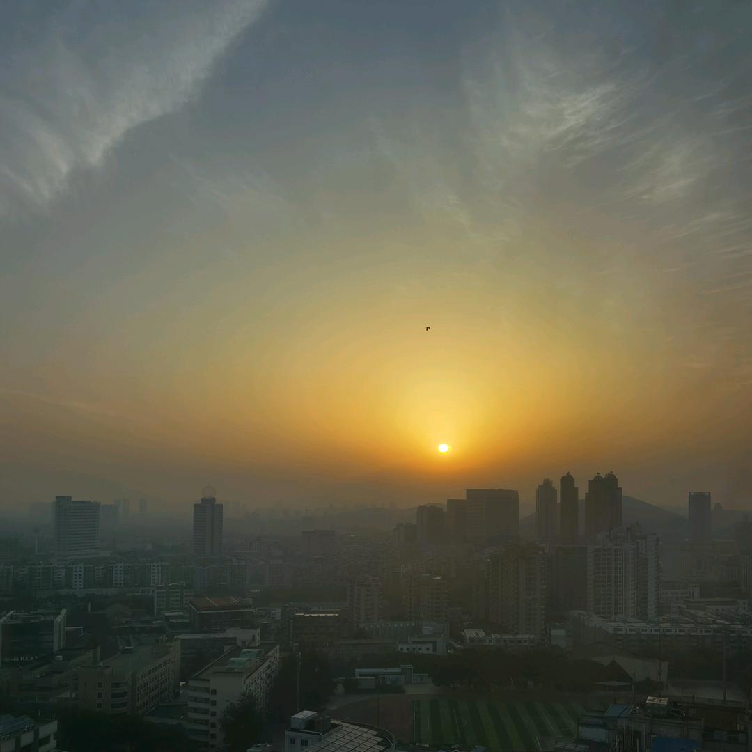 吱昂张