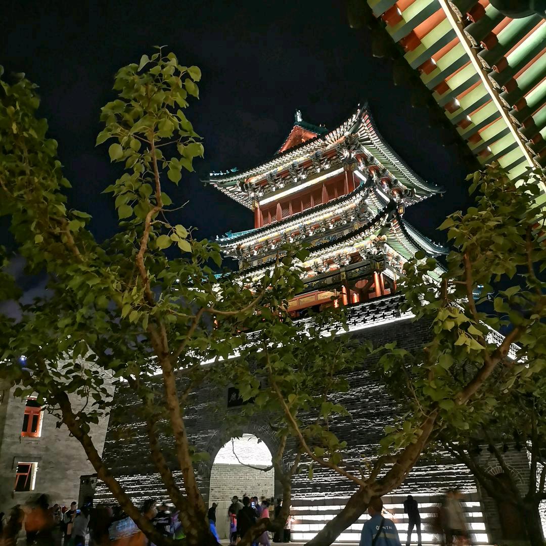 @低调