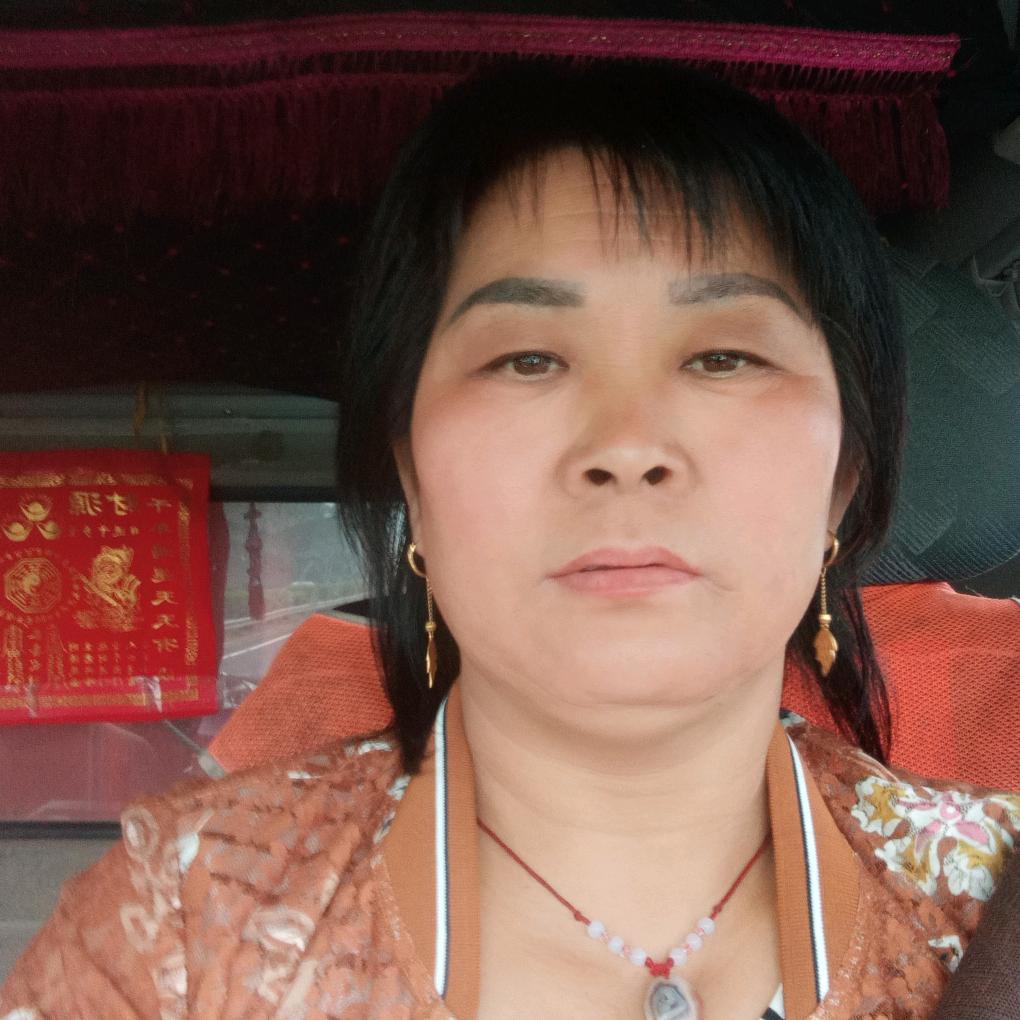 华中美女，笑的开心。美美哒哒。