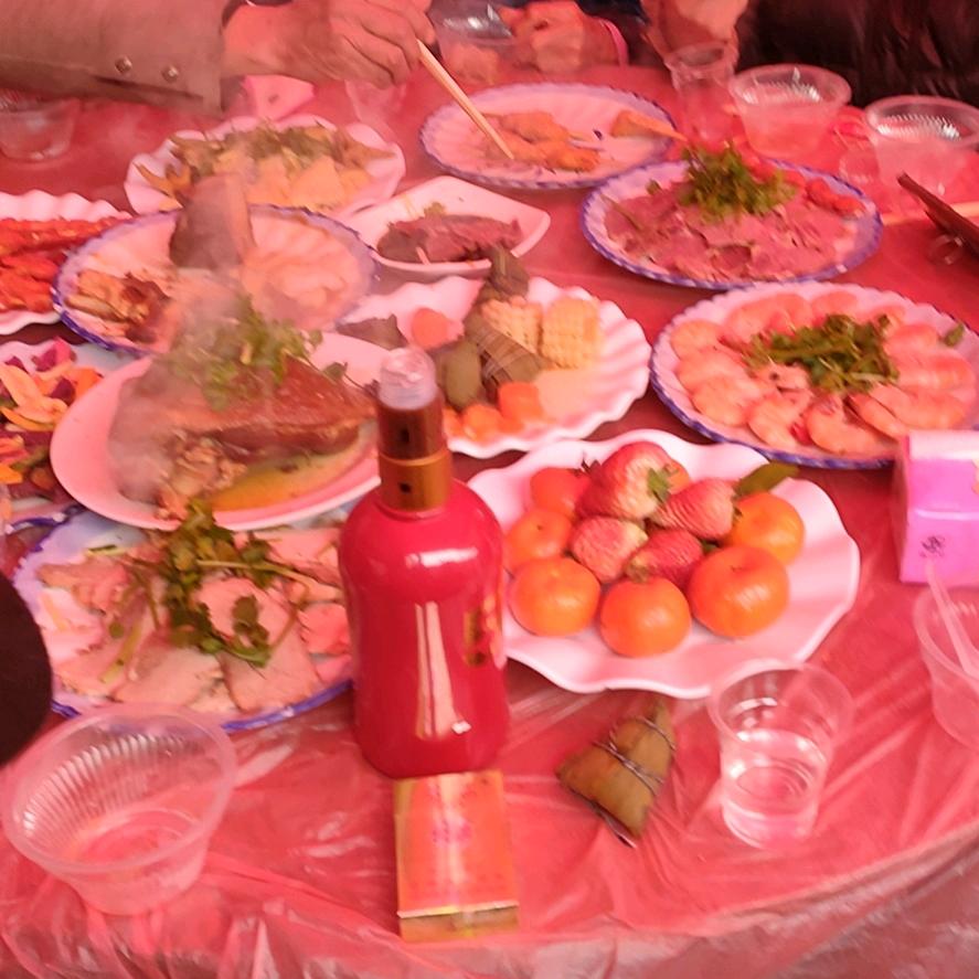 长营闸西边张勇夭夭包桌