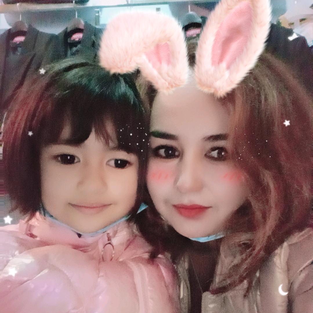 贵夫人服装店服装城。