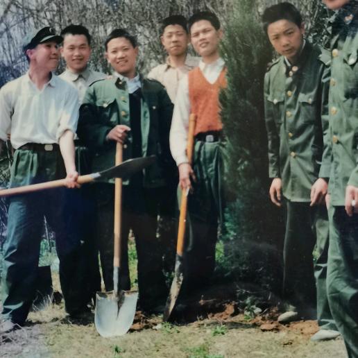 扬我军威（华）