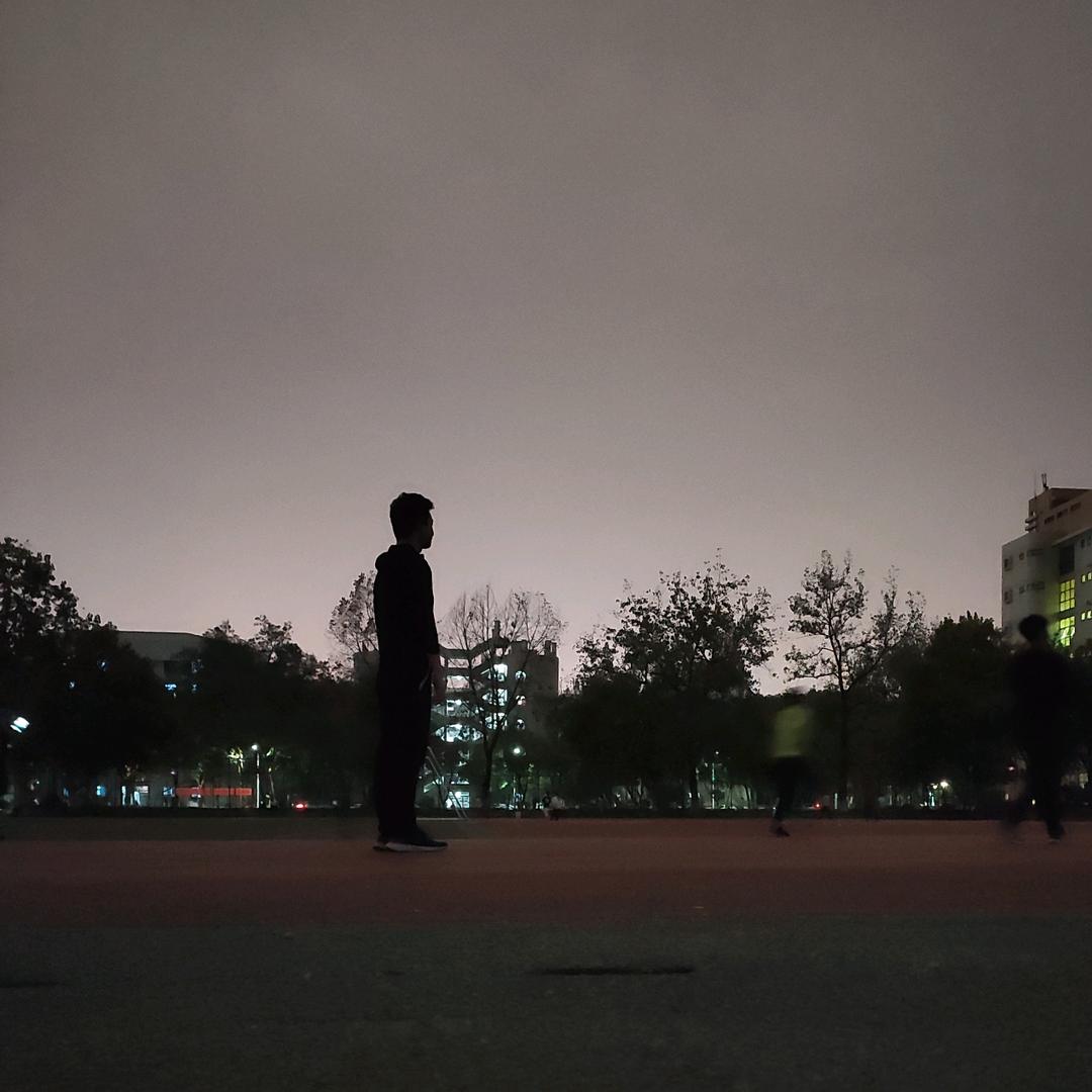 区易耳日人韦