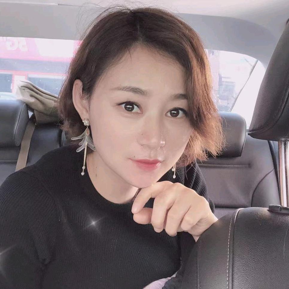 莉莉@