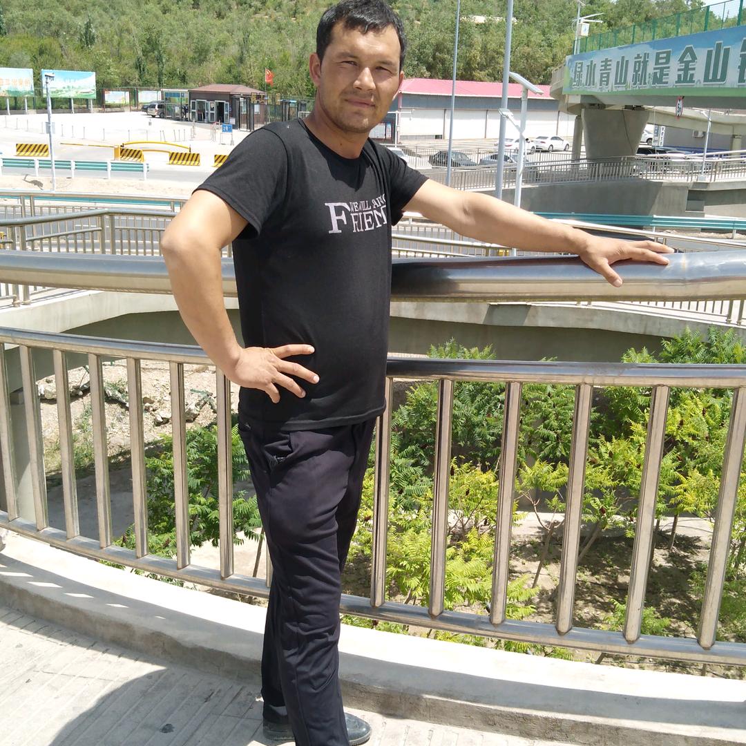 吾斯曼江    网红