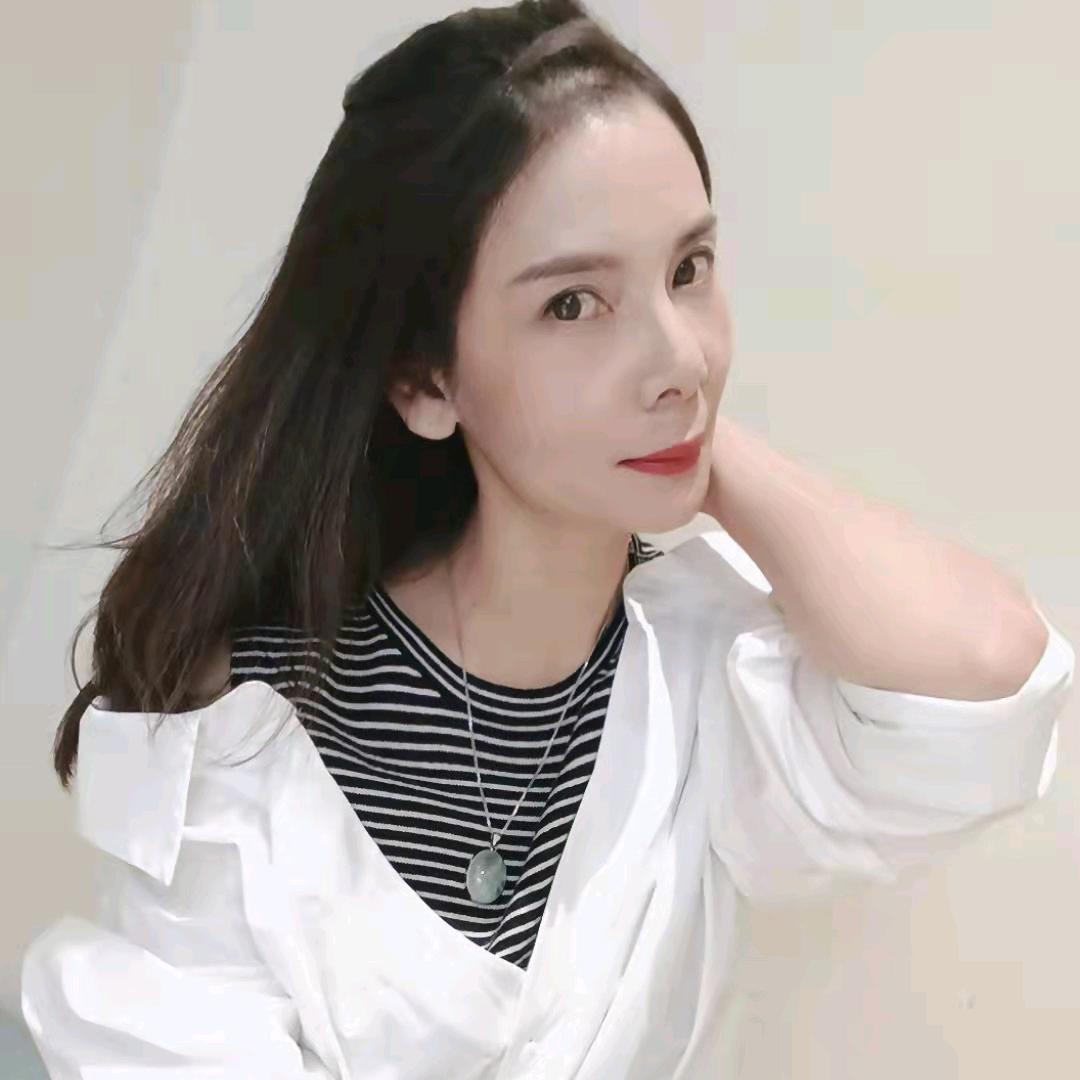 霄红色彩精品女装店(请勿连赞)