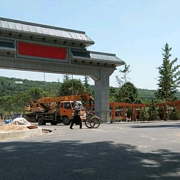 住在兴教寺左旁边