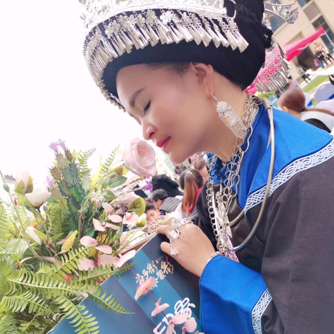 报京姑娘（兰兰）