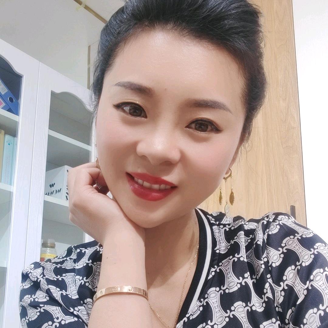 卖家具的小姐姐