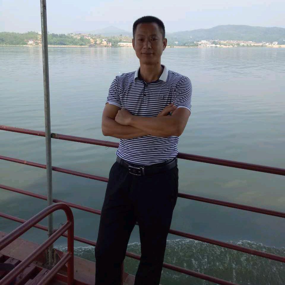 谢桂华，废钢回收加工一条龙