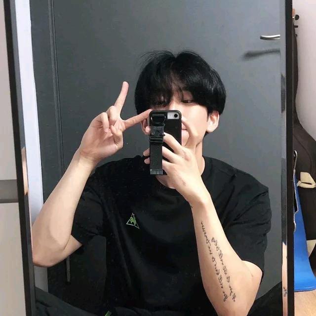 不凋不拜  妖冶如火