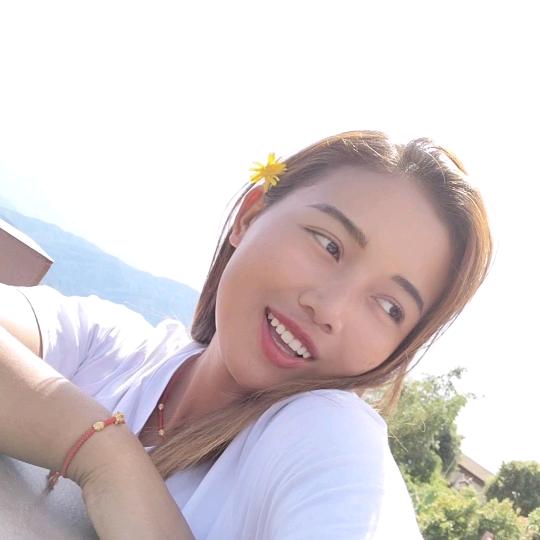 乡村卖菜的小姐姐