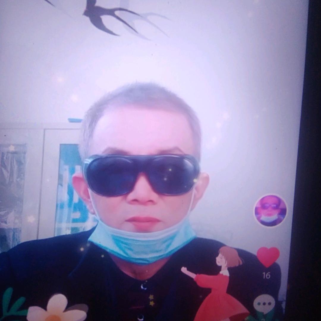 孤独的钓鱼人祁二爷