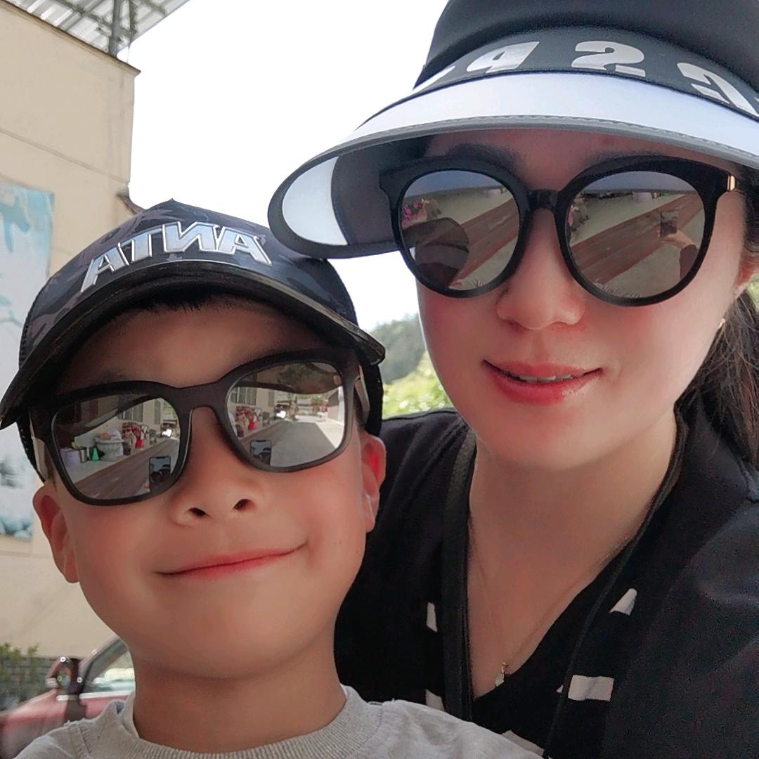 媛媛（靠近阳光）