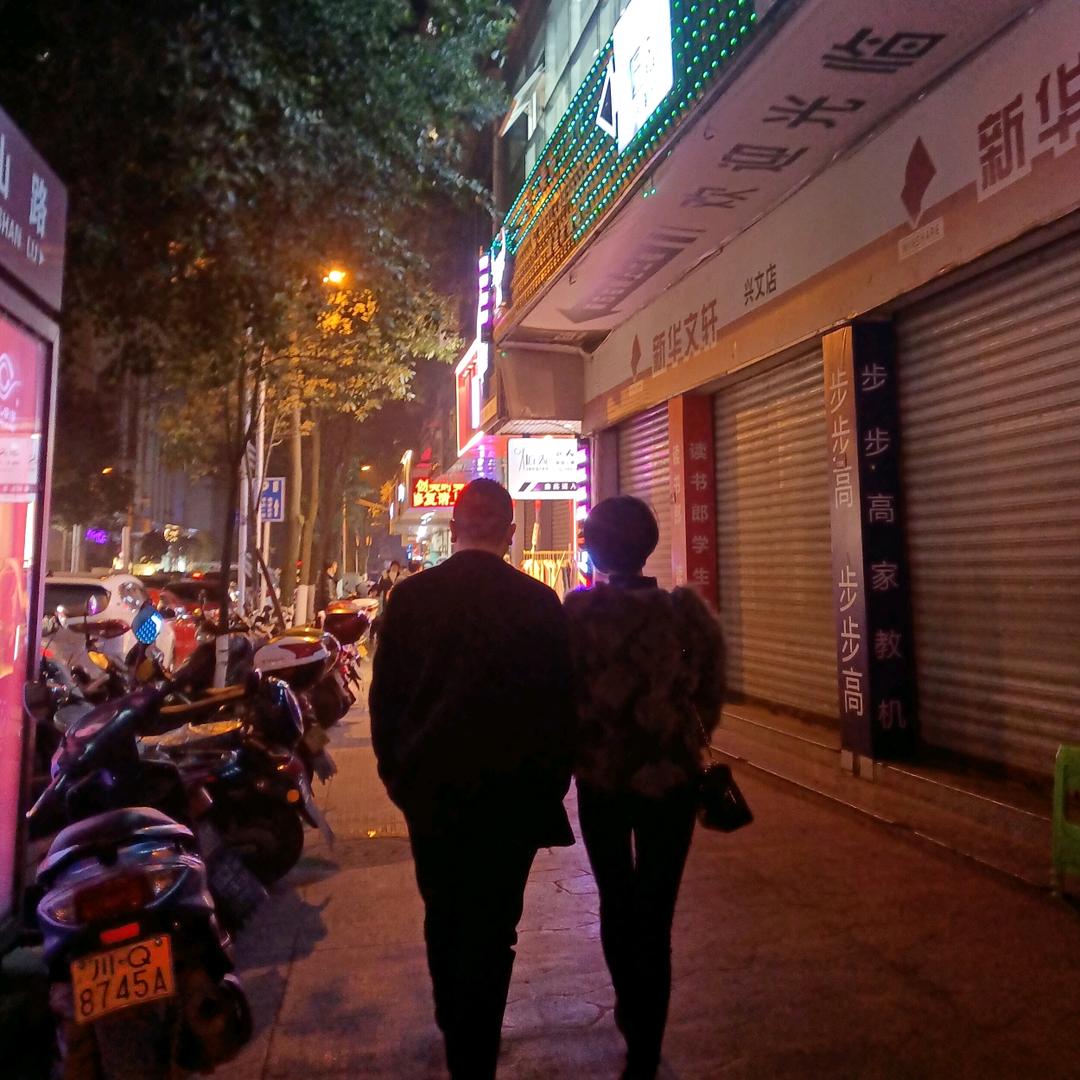 80后卖女装的喻大叔