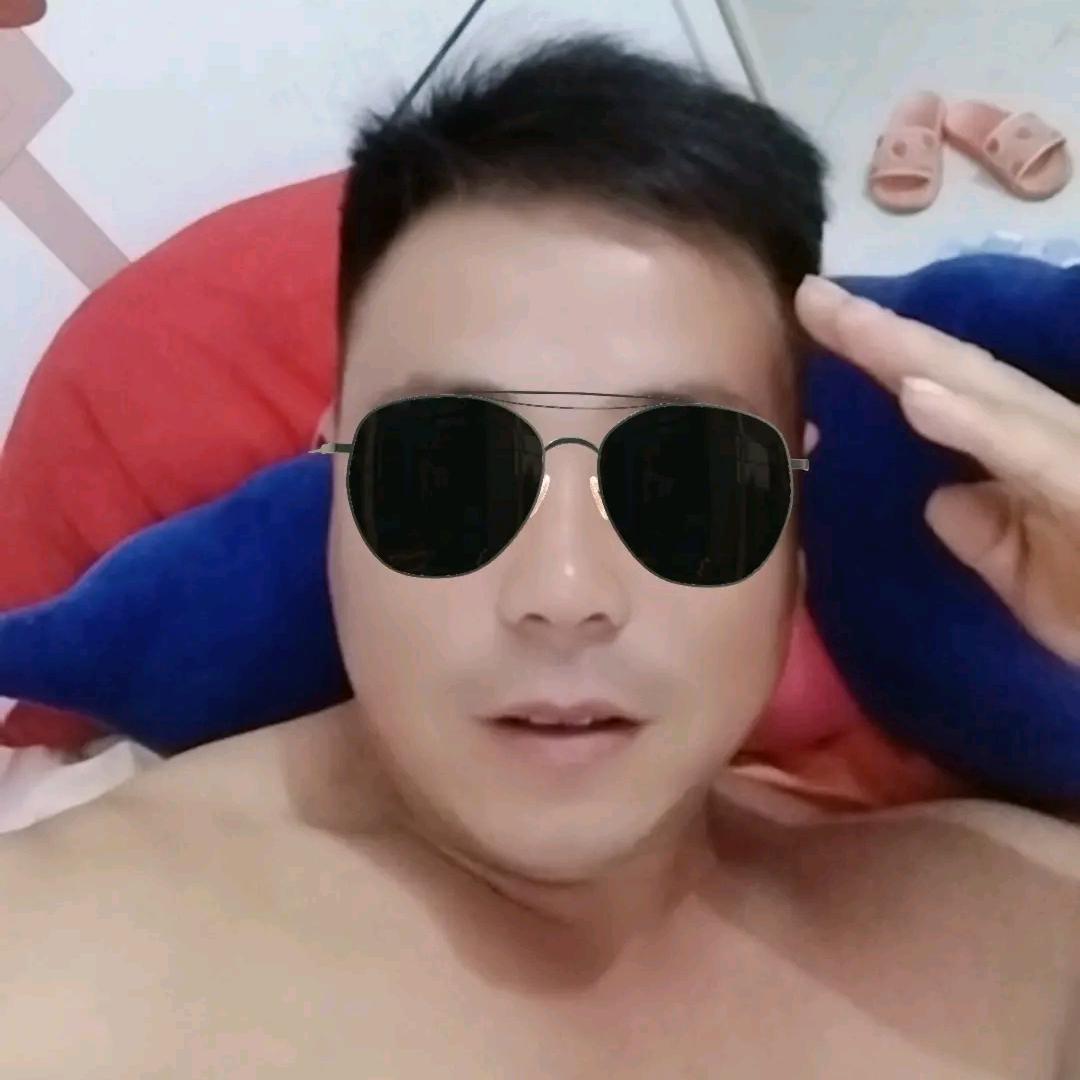 想你你在梦里，爱你在心里。