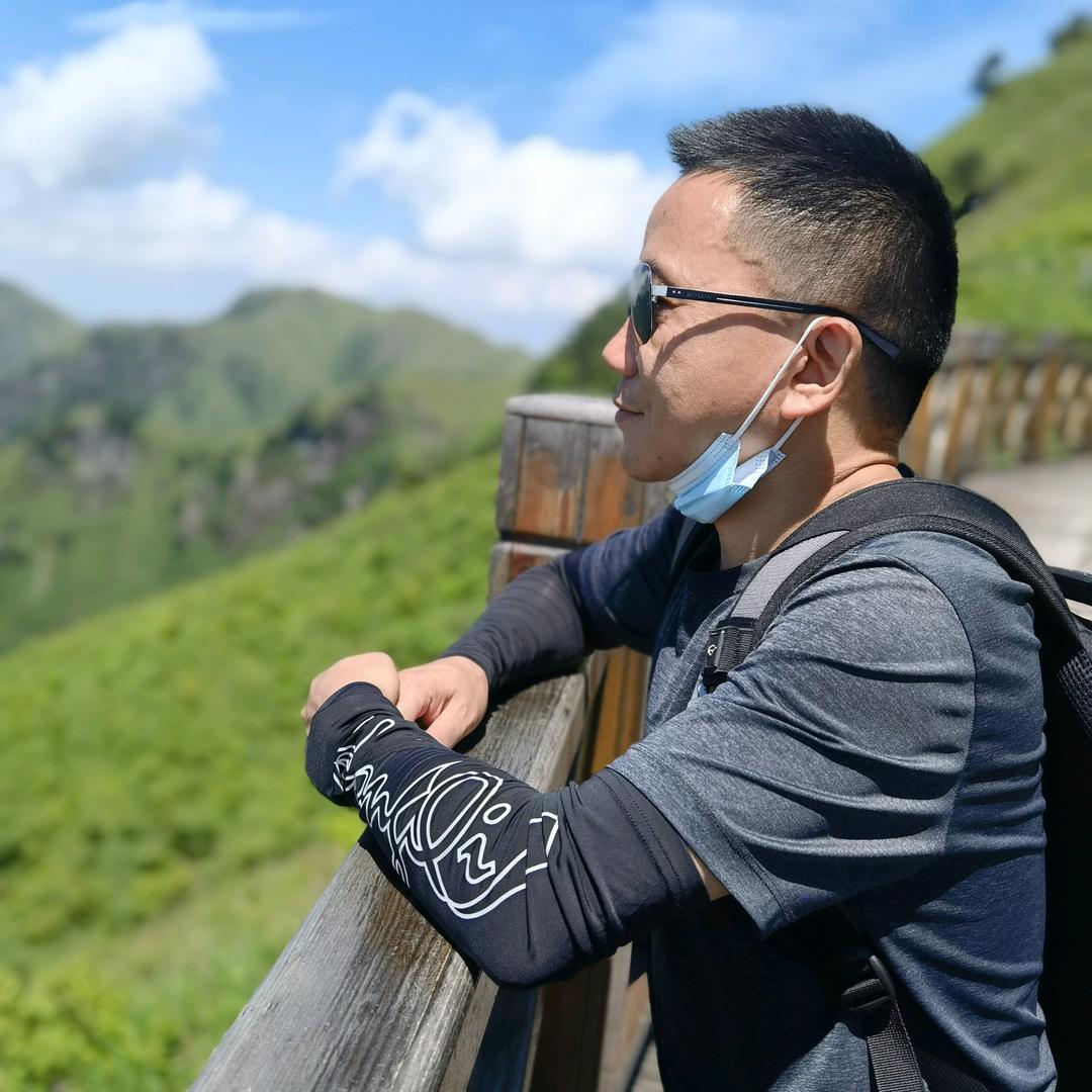 左左