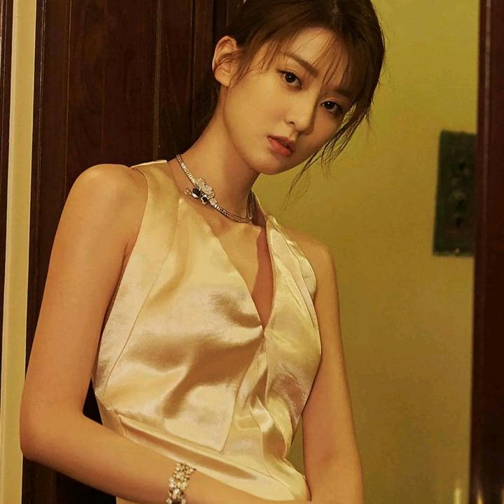 活在雷雨中的女人