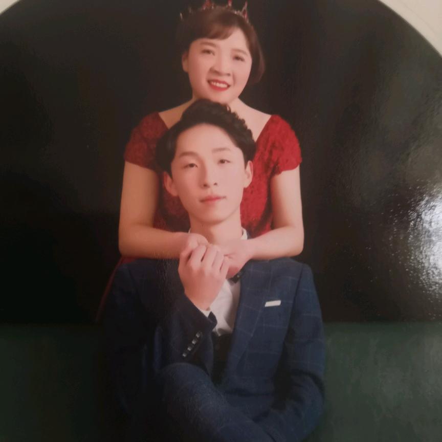 仰起头不要眼泪掉下来