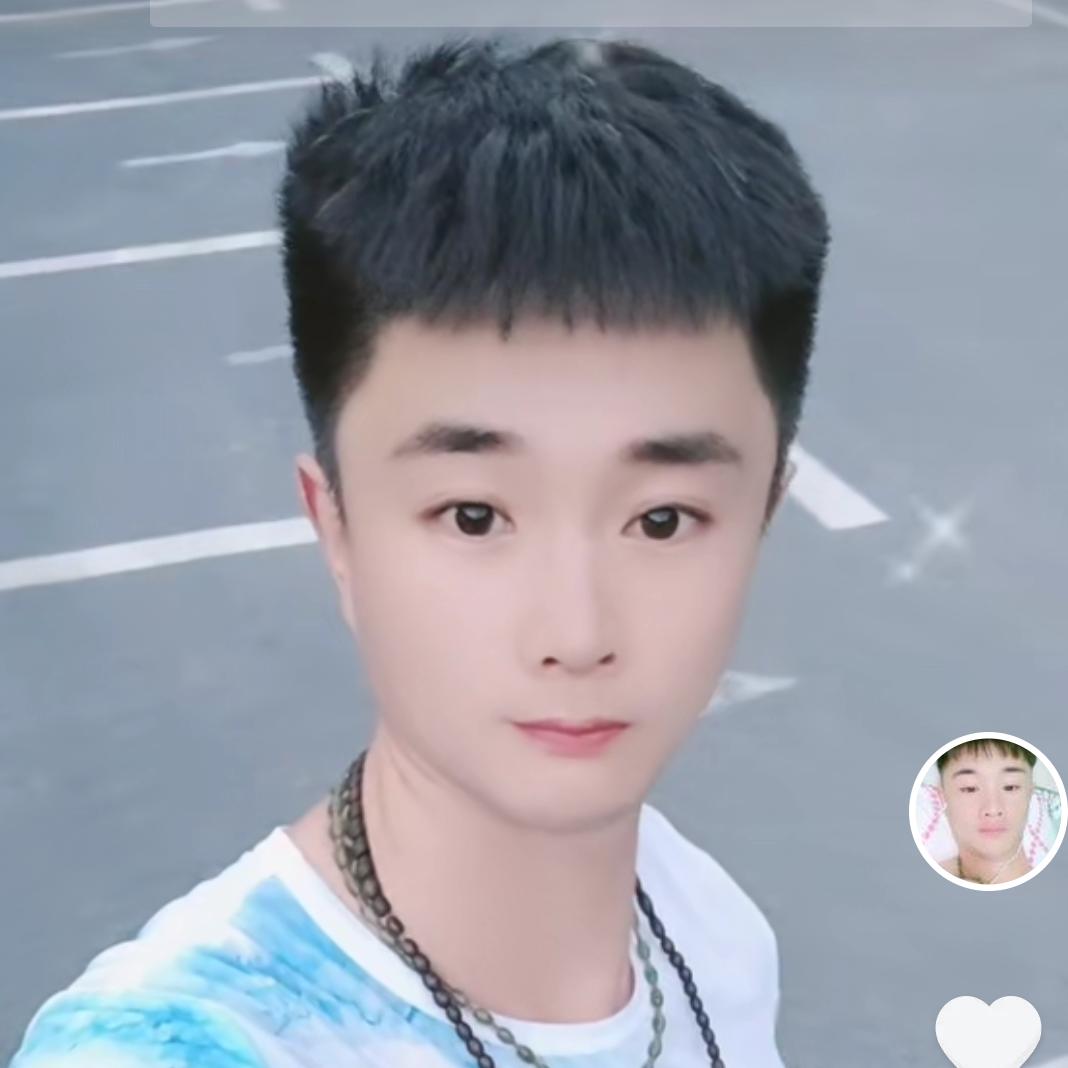 三岁半的小娃娃给你带来快乐
