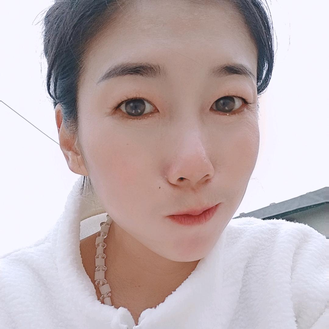 宝妈摆摊卖童装