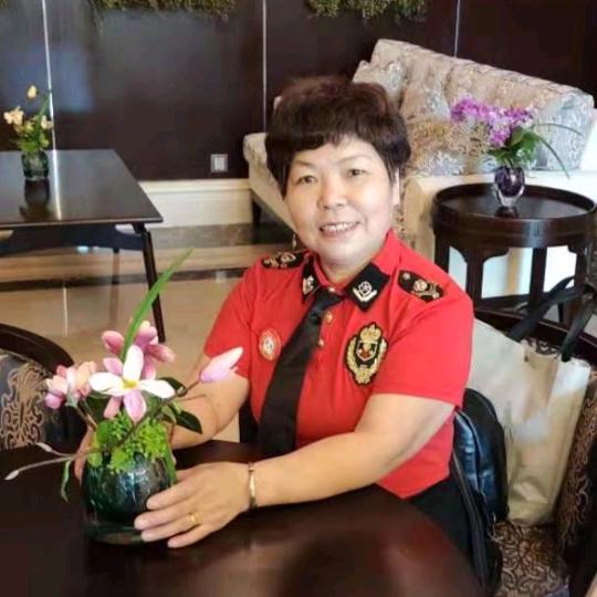 潇洒走一回，小何