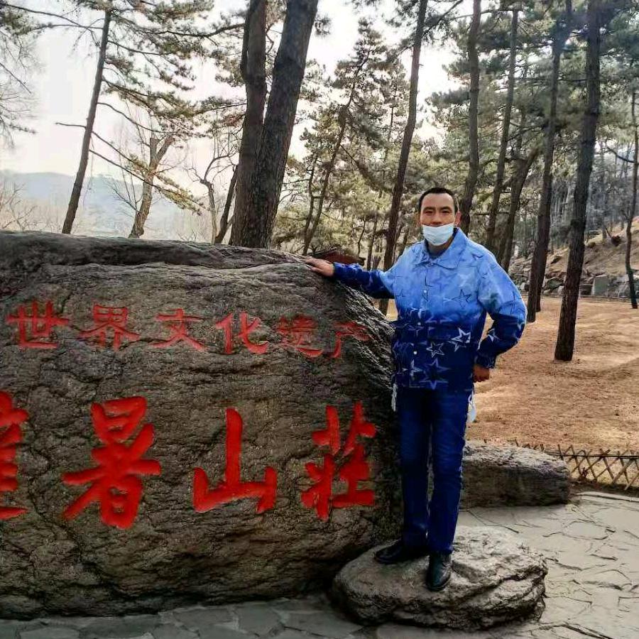 一路前行。奋斗路上