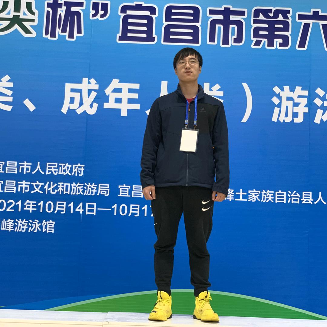 带长训的安弟教练