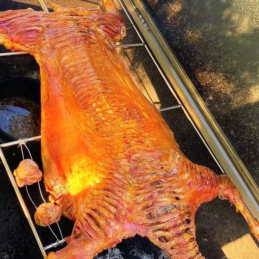 孝义胖子流动烤全羊烤鳄鱼