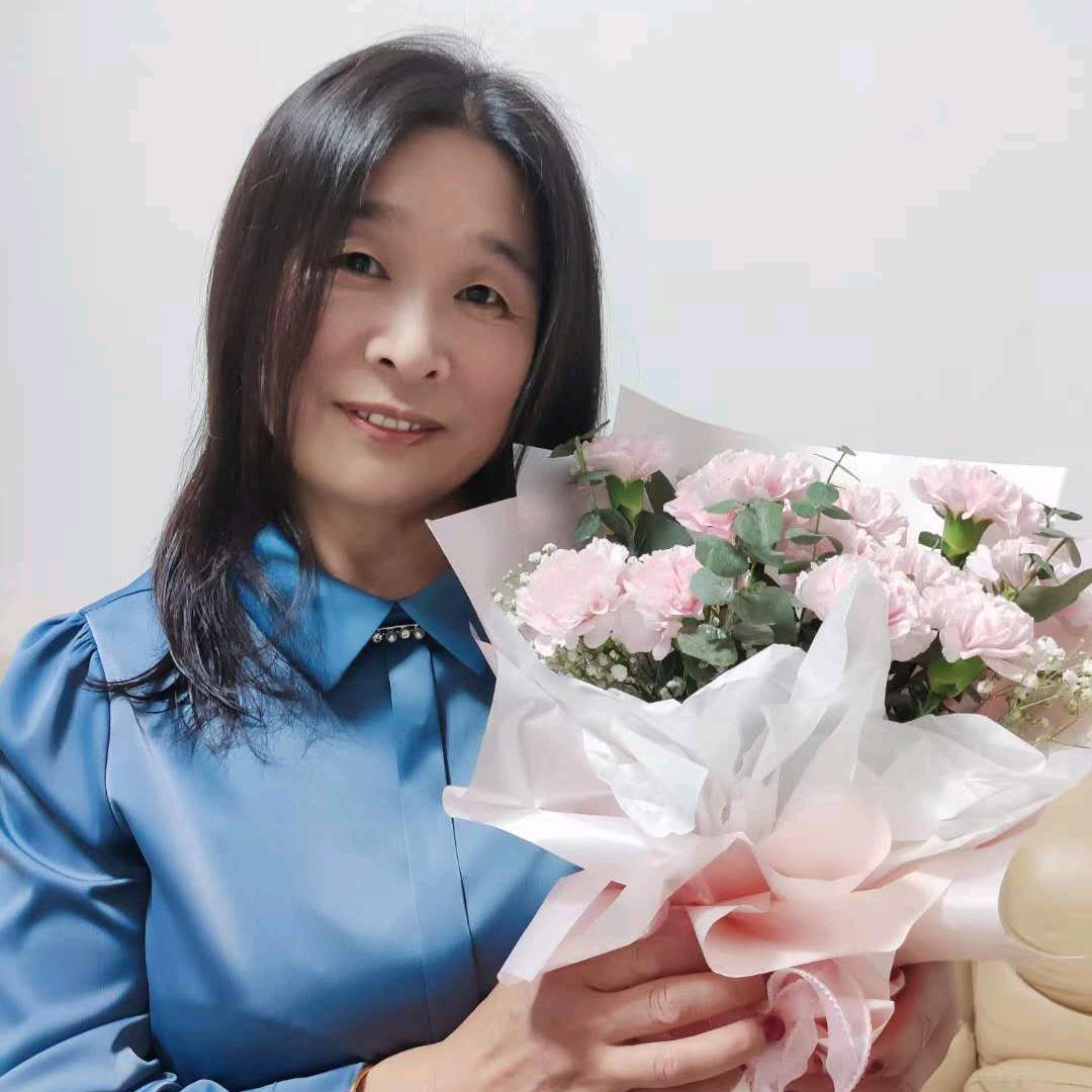 赠人玫瑰，手留余香