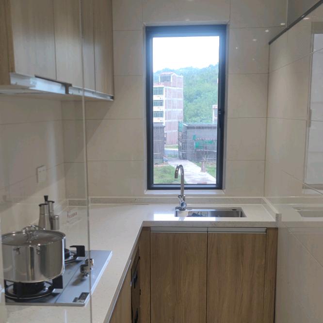 一个农民在铝行