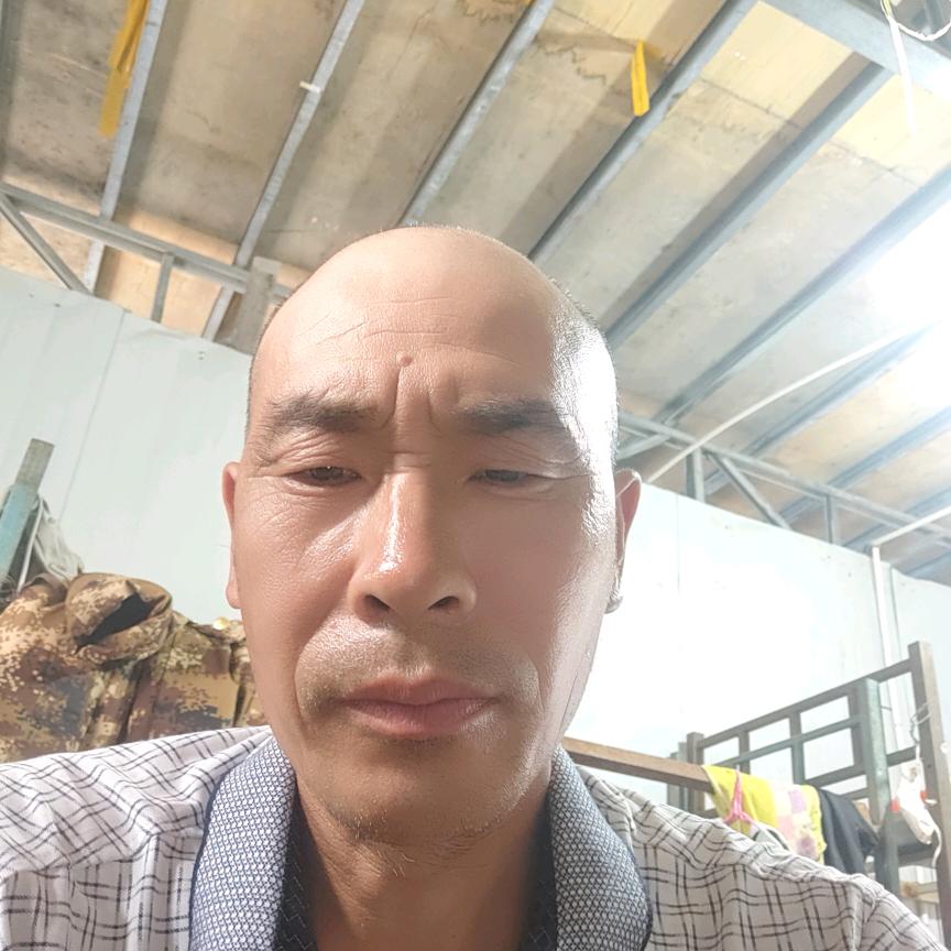 年轻小伙
