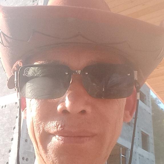 威信龙凤鼓舞队徐朝贵