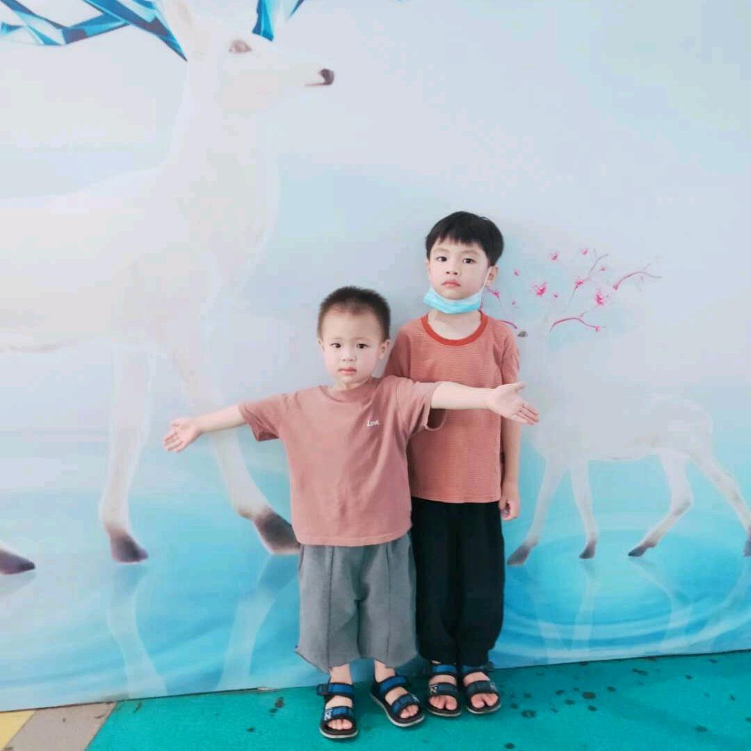 奈儿精品男女装