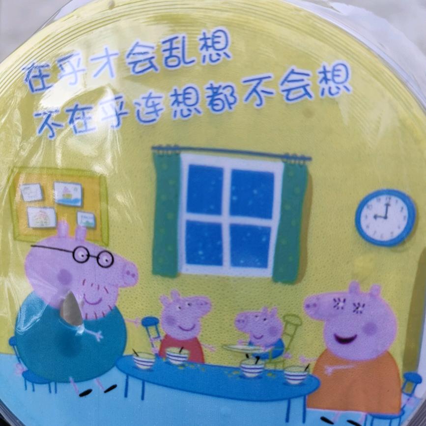 小猪佩奇一家。