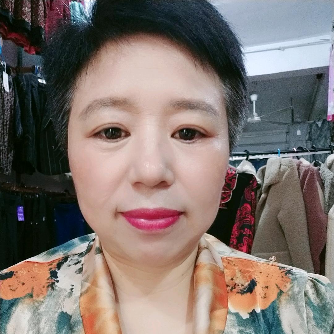 青町步行街红云服饰