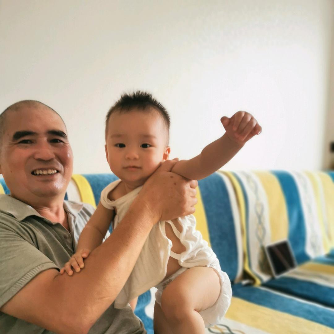 来自大华蓥山的我！愿把美好的一面献给世`