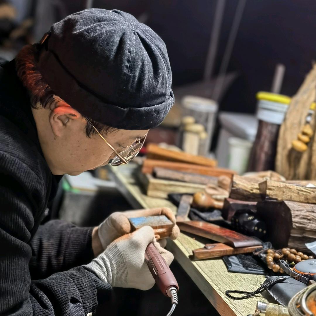 磕磕巴巴的爱博头像