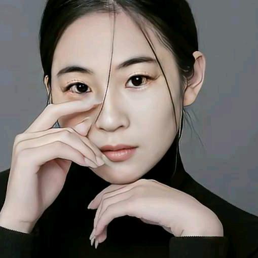 眼角下的微笑(*˘︶˘*).。.:*♡