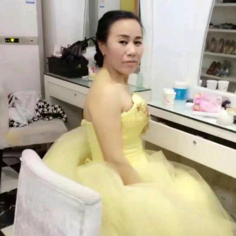 英子
