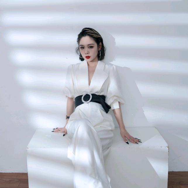 安歌化妆造型