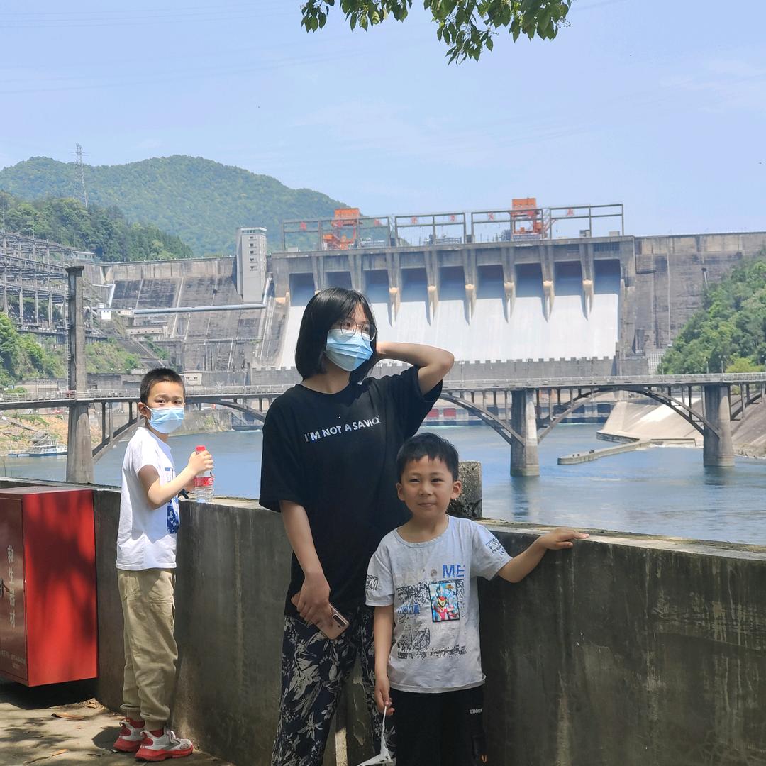 菁悦纺织。邵建群