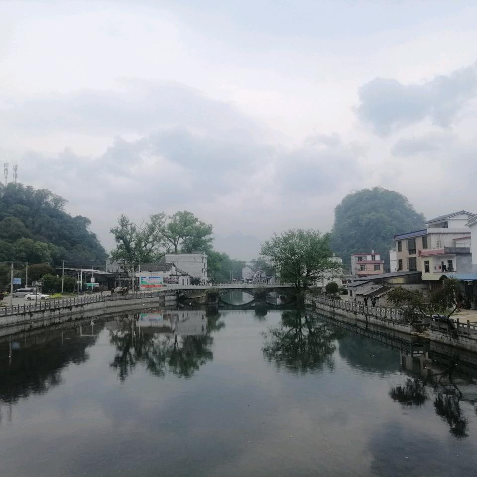 辉辉手，向前走