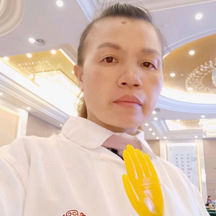 黄雅连