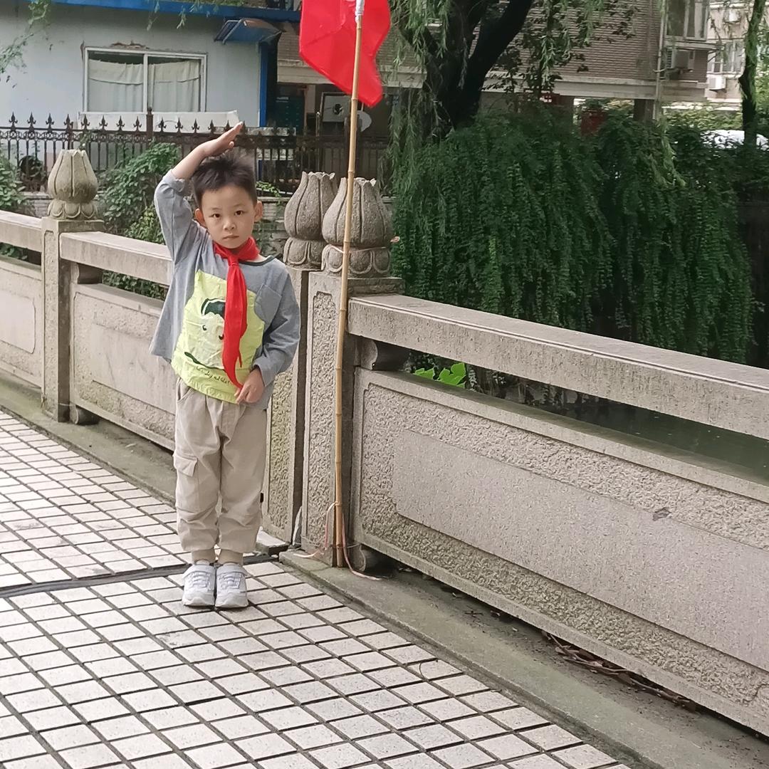 低调