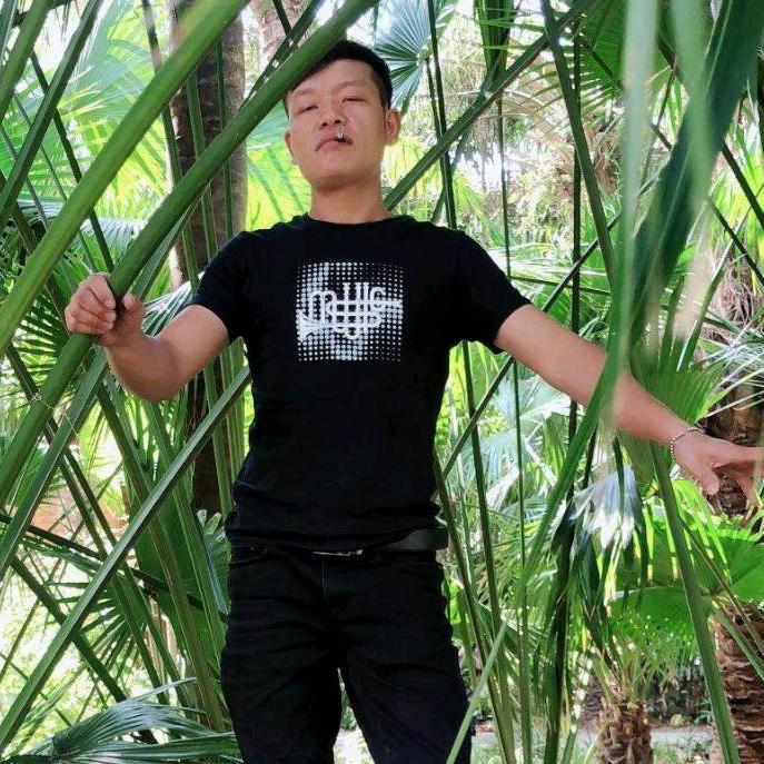 你有酒我有故事丶