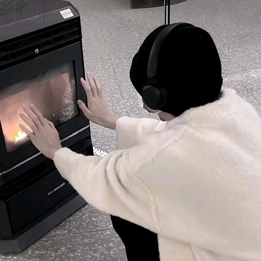 ˃̣̣̥᷄⌓˂̣̣̥᷅