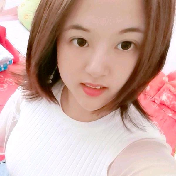 卖辣条的小姐姐