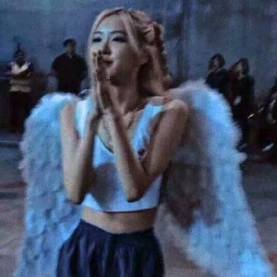 阿雯.