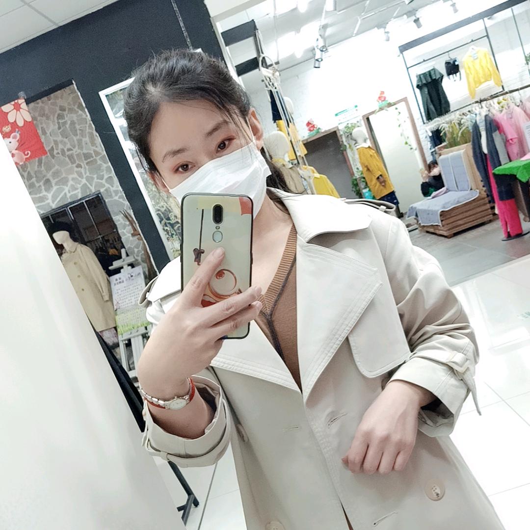 献县拉缪LAARMIUU女装
